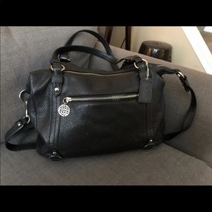 Coach leather bag, has crossbody strap
